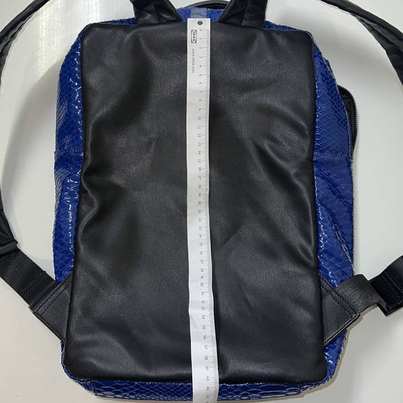 Kendall & Kylie Backpack With Accessories - Picture 3 of 14